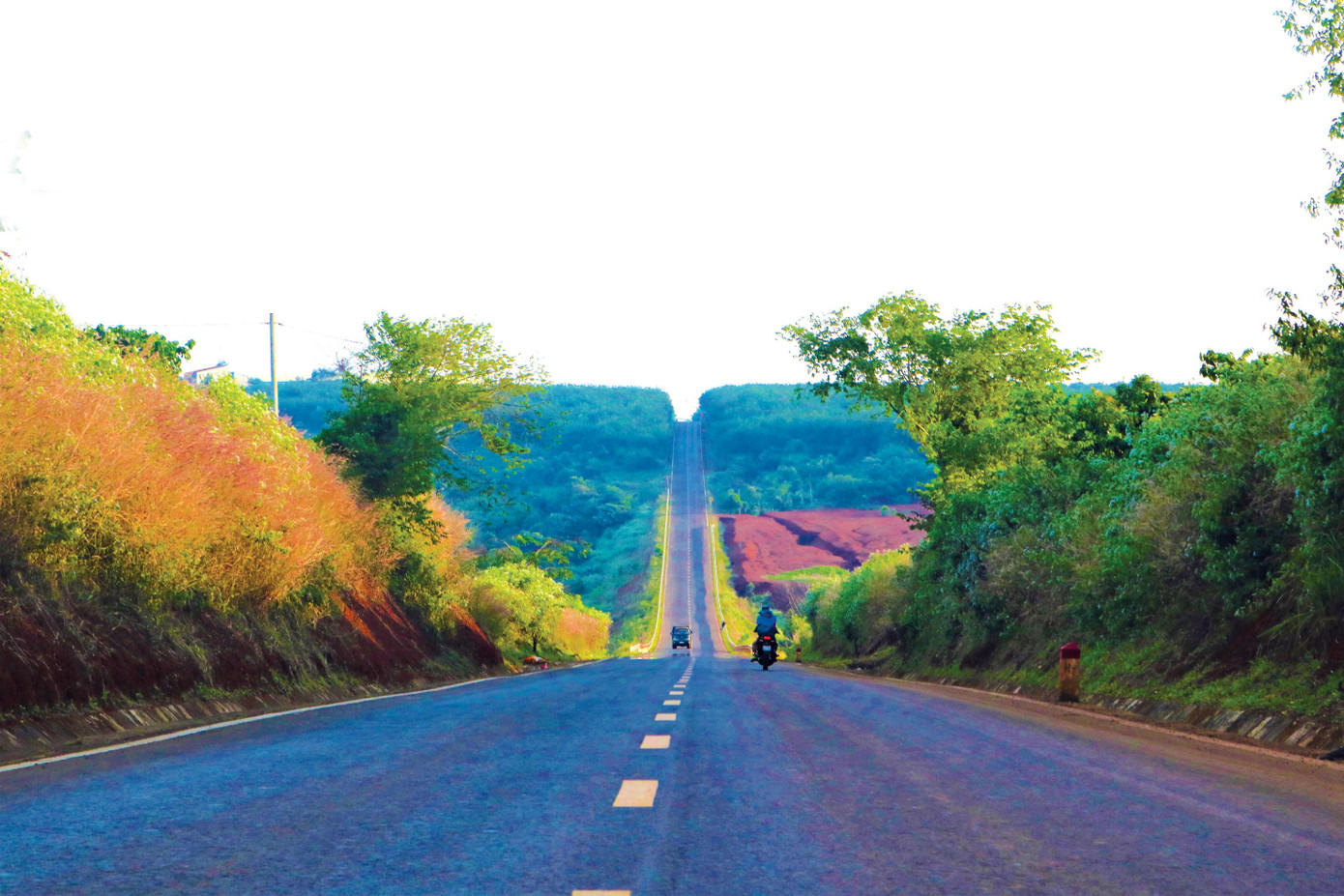 Những con đường thẳng tắp nối các huyện ở Gia Lai