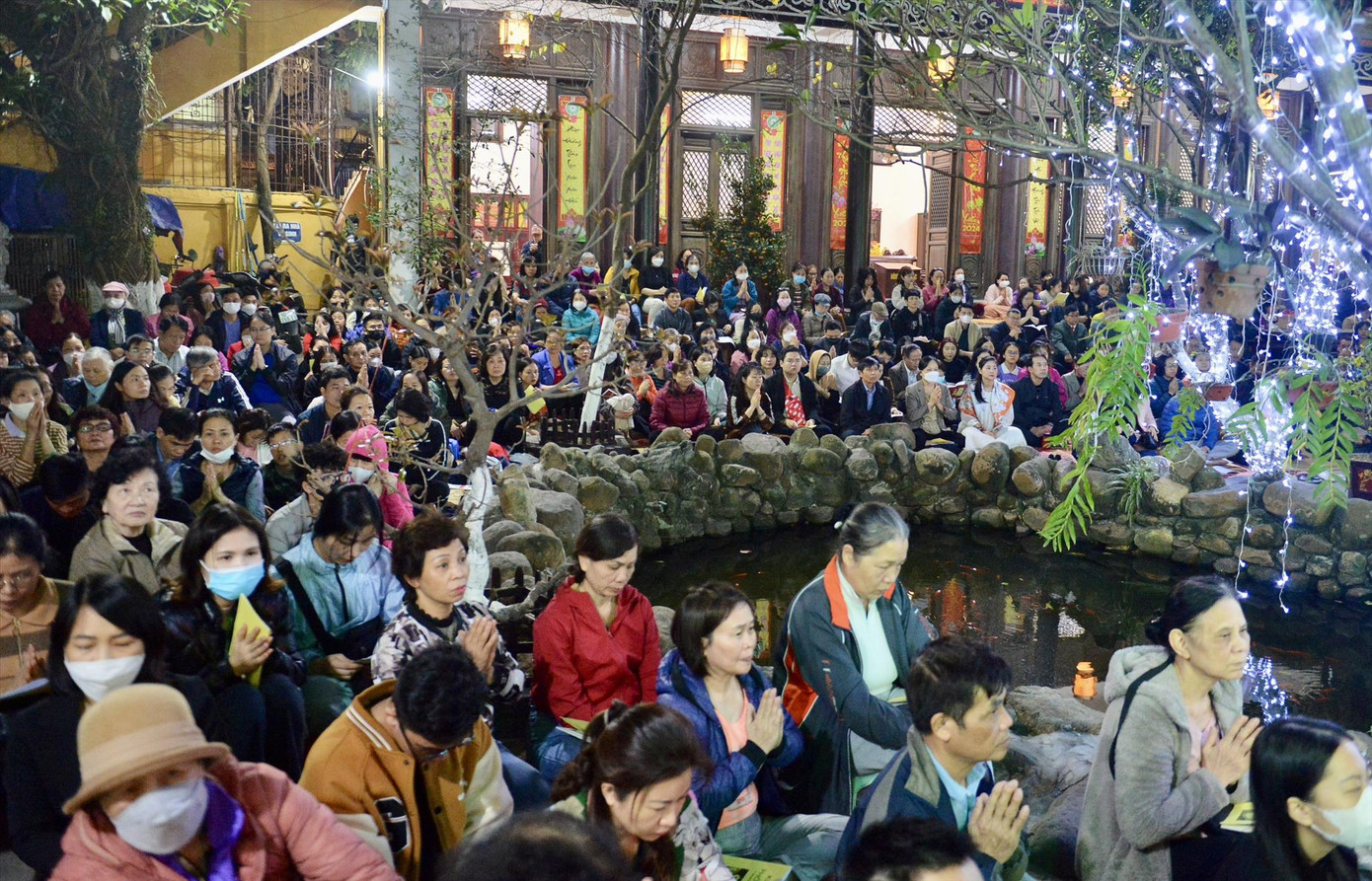 Người dân đổ xô làm lễ cầu an, giải hạn tại chùa Phúc Khánh (Hà Nội) ngày 17/2 Ảnh: TRỌNG TÀI Người dân đổ xô làm lễ cầu an, giải hạn tại chùa Phúc Khánh (Hà Nội) ngày 17/2 Ảnh: TRỌNG TÀI