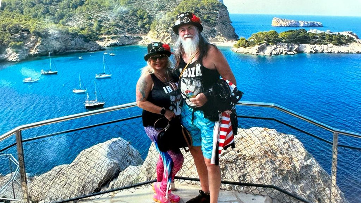 Vợ chồng Hennessee bên bờ biển Riviera, Pháp Vợ chồng Hennessee bên bờ biển Riviera, Pháp