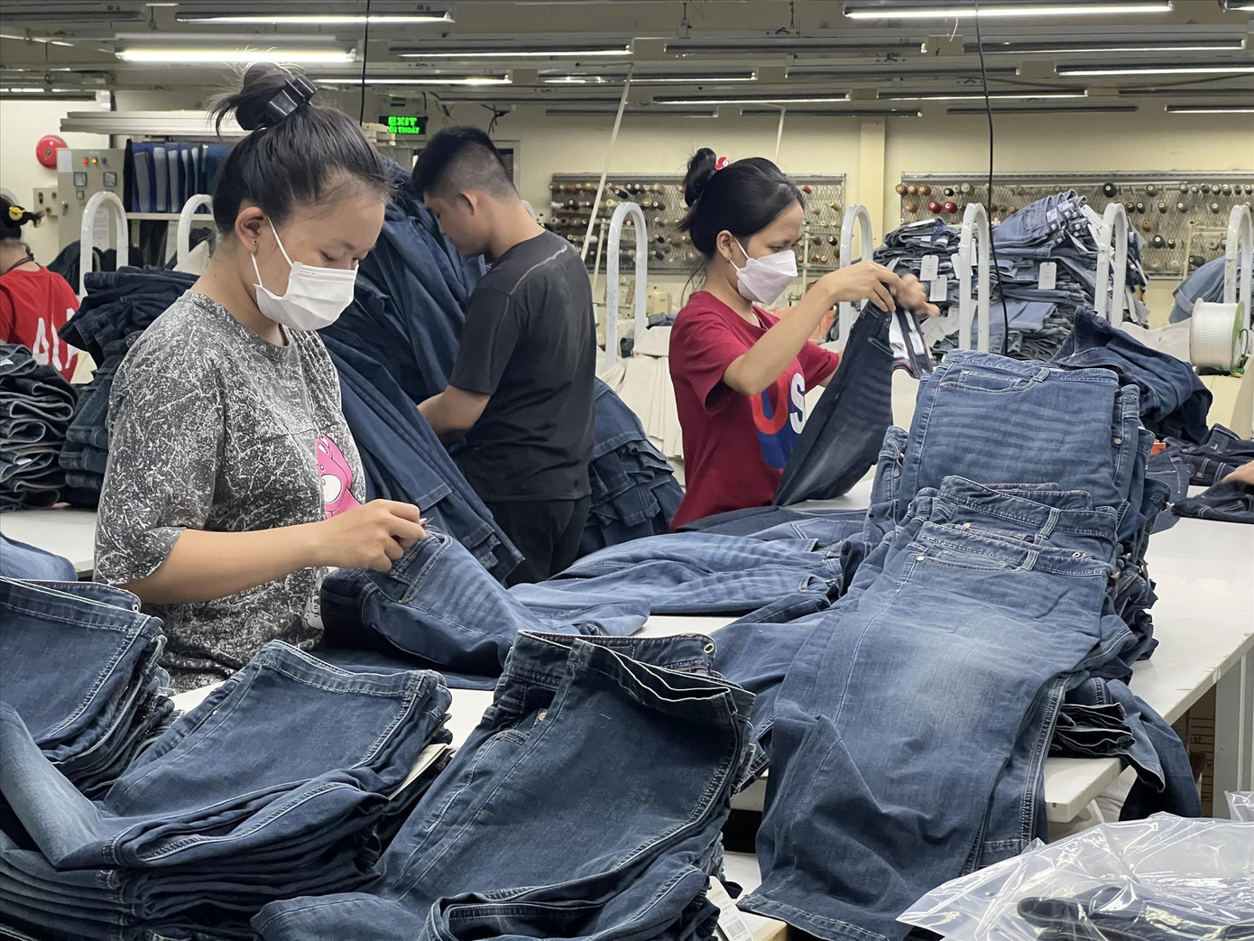 Công ty Việt Thắng Jean khai thác thêm nhiều thị trường để giữ việc cho lao động. Ảnh: U.P Công ty Việt Thắng Jean khai thác thêm nhiều thị trường để giữ việc cho lao động. Ảnh: U.P