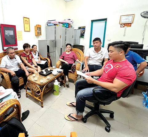 Nhiều hộ dân phản ánh bức xúc với phóng viên Tiền Phong chiều ngày 25/8