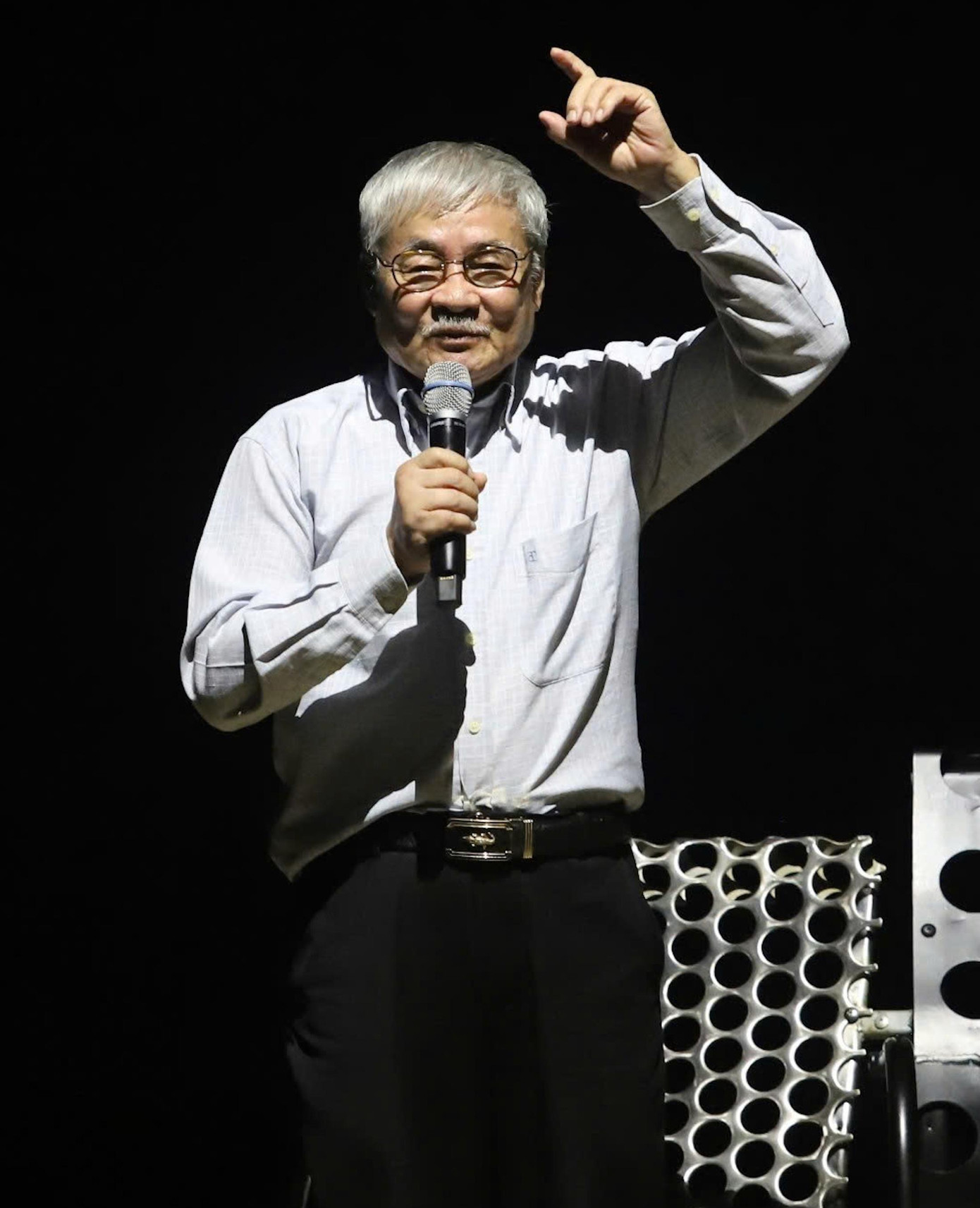 Nhà thơ Nguyễn Duy tại chương trình Hoa từ rác…