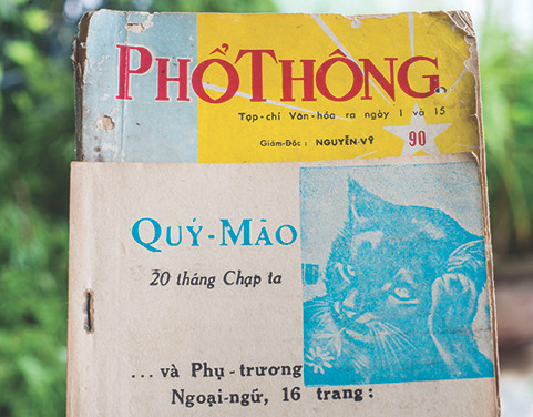 Bìa Tạp chí Phổ Thông Xuân Quý Mão 1963 với hình ảnh chú mèo suy tư Ảnh: Văn Chương