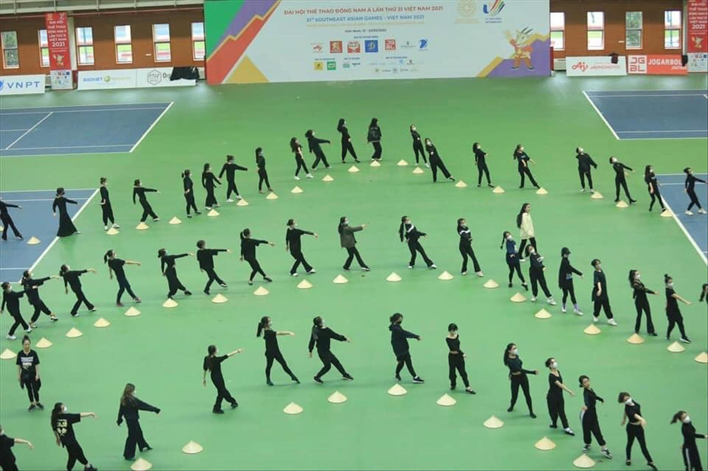 Một ê-kíp nghệ sĩ, diễn viên miệt mài tập luyện cho lễ khai mạc SEA Games 31 Một ê-kíp nghệ sĩ, diễn viên miệt mài tập luyện cho lễ khai mạc SEA Games 31