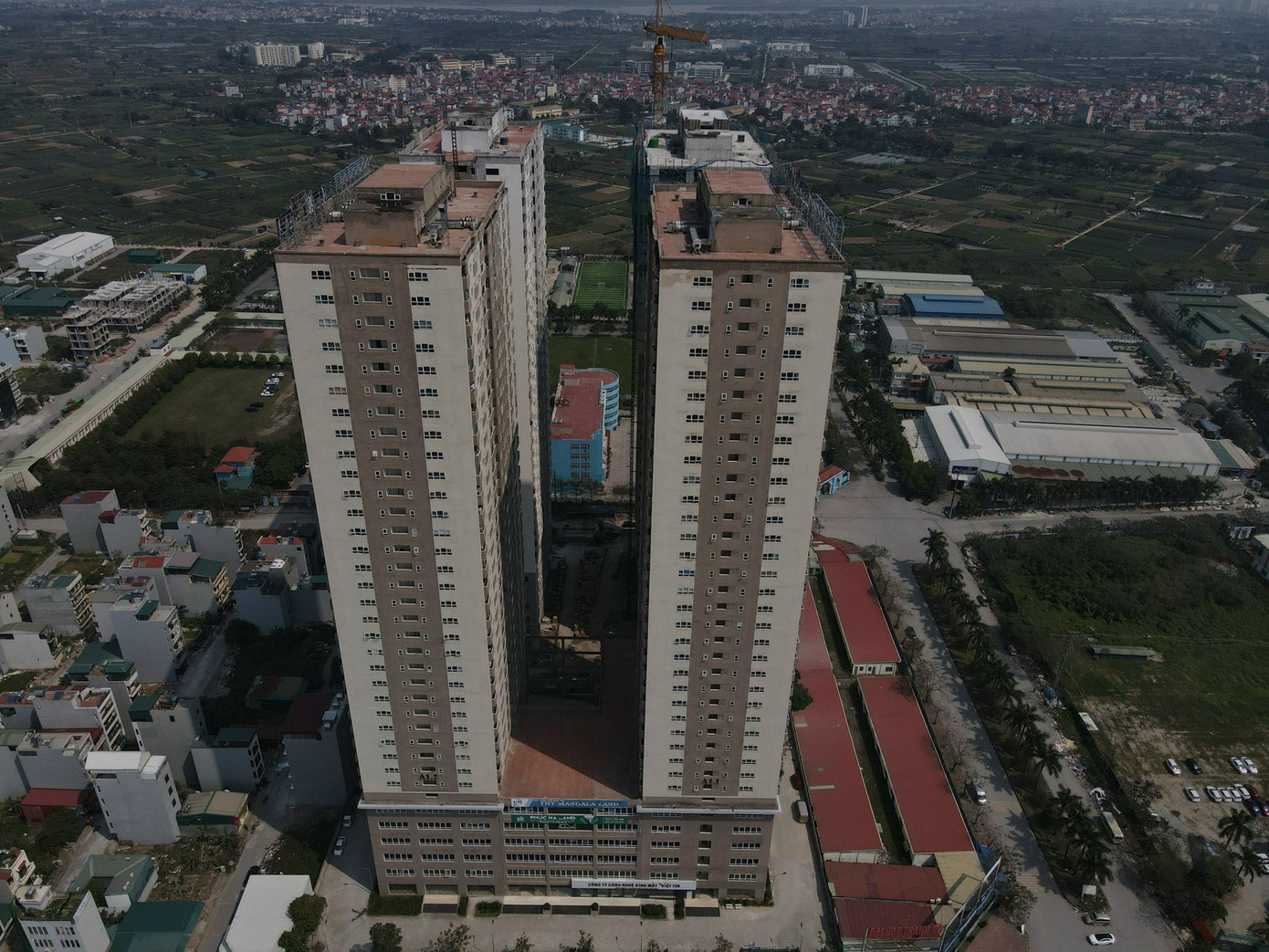 Dự án NƠXH tại Hoài Đức do Công ty TNHH Bánh Kẹo Thăng Long làm chủ đầu tư bị “ế”. Ảnh: Như Ý Dự án NƠXH tại Hoài Đức do Công ty TNHH Bánh Kẹo Thăng Long làm chủ đầu tư bị “ế”. Ảnh: Như Ý