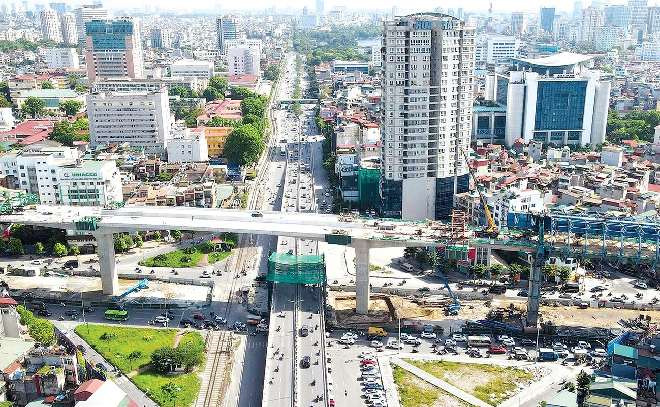 Tháng 7 vừa qua dự án đường Vành đai 2 trên cao đã hợp long đường cầu cạn, theo tiến độ dự án sẽ thông xe kỹ thuật vào cuối năm nay, đưa vào sử dụng năm 2023. Sau khi hoàn thành, đường Vành đai 2 đoạn Vĩnh Tuy - Ngã Tư Sở sẽ có cả dưới thấp và đường trên cao, cơ bản giảm ùn tắc cho đường Trường Chinh - Đại La - Minh Khai và xung đột giao thông cho hàng chục nút giao cắt khác