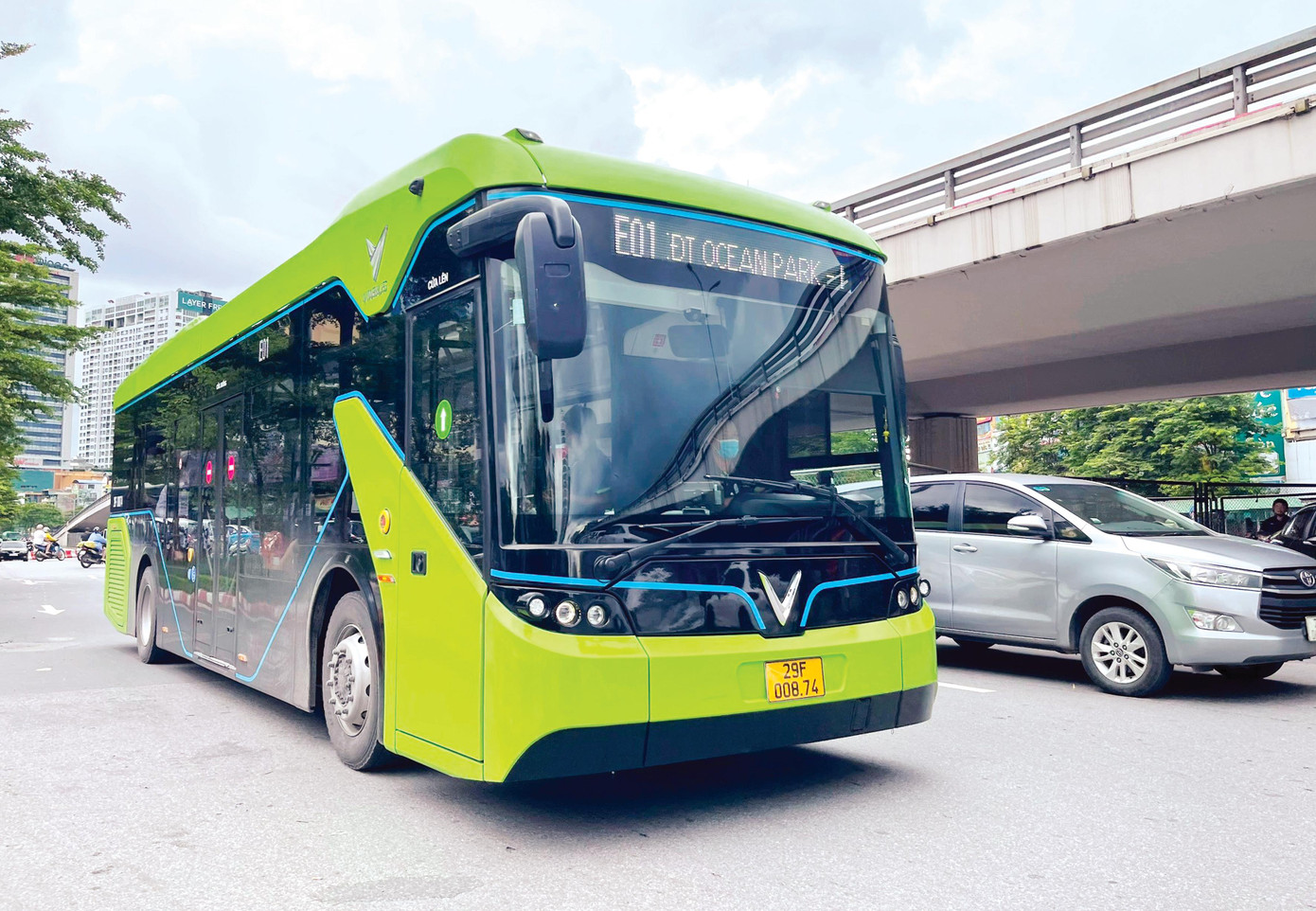 Tiếp sau ĐSĐT, Trung tâm Quản lý giao thông công cộng và Sở GTVT đã cụ thể chủ trương của thành phố Hà Nội đưa các loại xe buýt chạy nhiên liệu sạch vào để tăng tiện ích, giảm ô nhiễm môi trường Tiếp sau ĐSĐT, Trung tâm Quản lý giao thông công cộng và Sở GTVT đã cụ thể chủ trương của thành phố Hà Nội đưa các loại xe buýt chạy nhiên liệu sạch vào để tăng tiện ích, giảm ô nhiễm môi trường