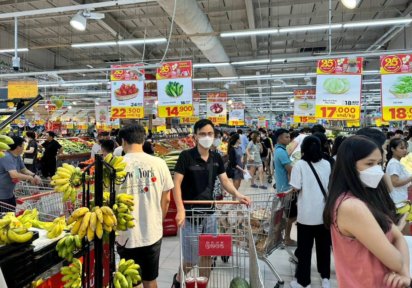 Giá hàng hoá, dịch vụ sinh hoạt ở Hà Nội đắt đỏ nhất cả nước. Ảnh: Như Ý