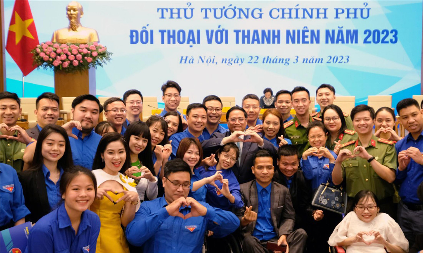 Thủ tướng Phạm Minh Chính trò chuyện với ĐVTN trong chương trình gặp mặt và đối thoại năm 2023 Ảnh: Như Ý