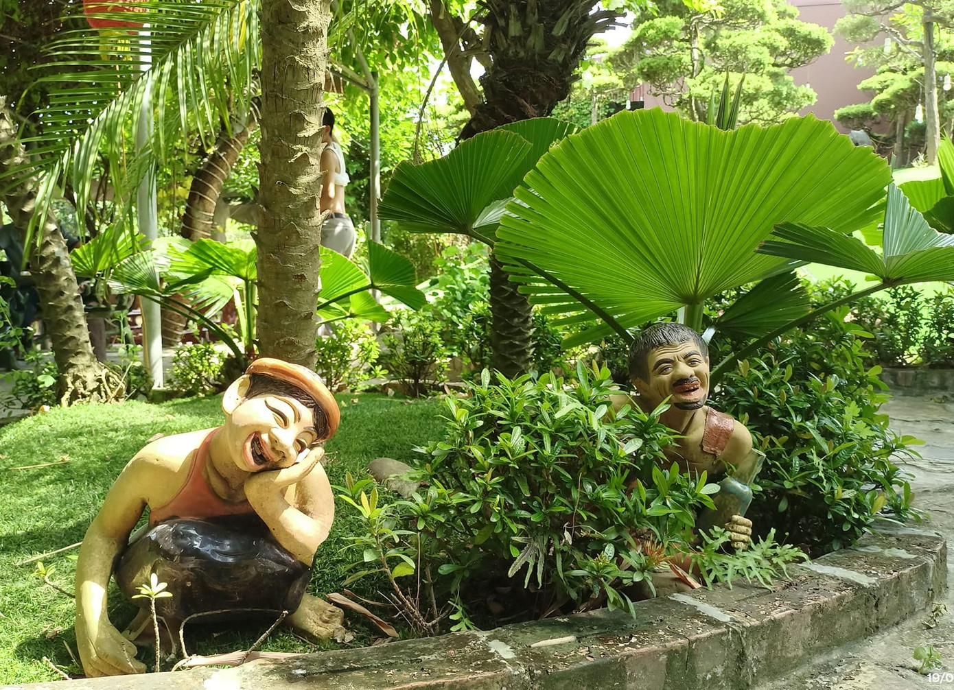 Tượng Chí Phèo, Thị Nở được dân Đại Hoàng mua về đặt ở nhiều nơi. Tượng Chí Phèo, Thị Nở được dân Đại Hoàng mua về đặt ở nhiều nơi.