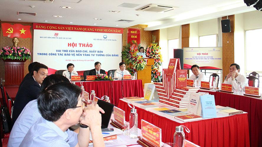 Nhiều nhà khoa học phân tích và đề xuất giải pháp nhằm phát huy vai trò của xuất bản, báo chí trong công tác bảo vệ nền tảng tư tưởng của Đảng