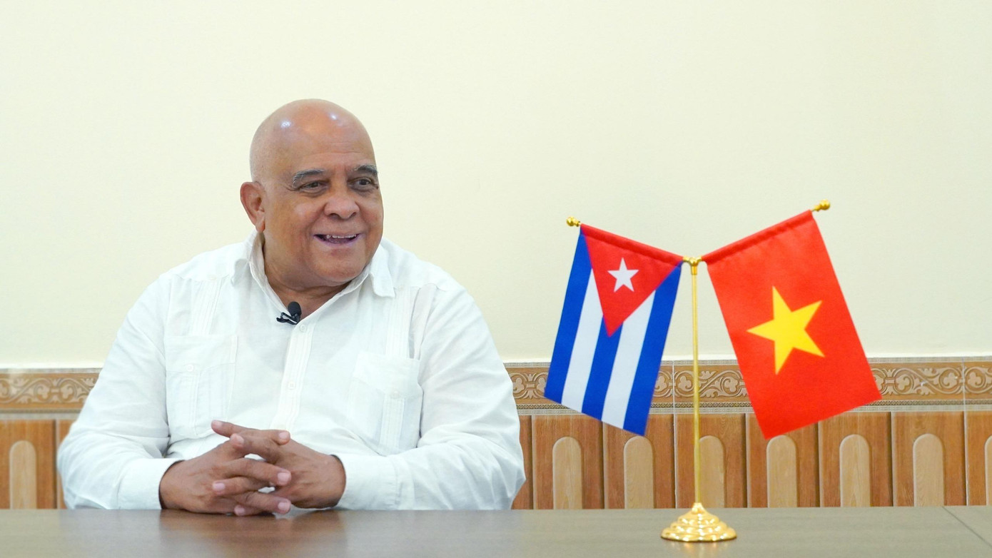 Đại sứ Cuba tại Việt Nam Orlando Nicolas Hernandez Guillen trả lời phỏng vấn phóng viên Tiền Phong. Ảnh: Trọng Quân