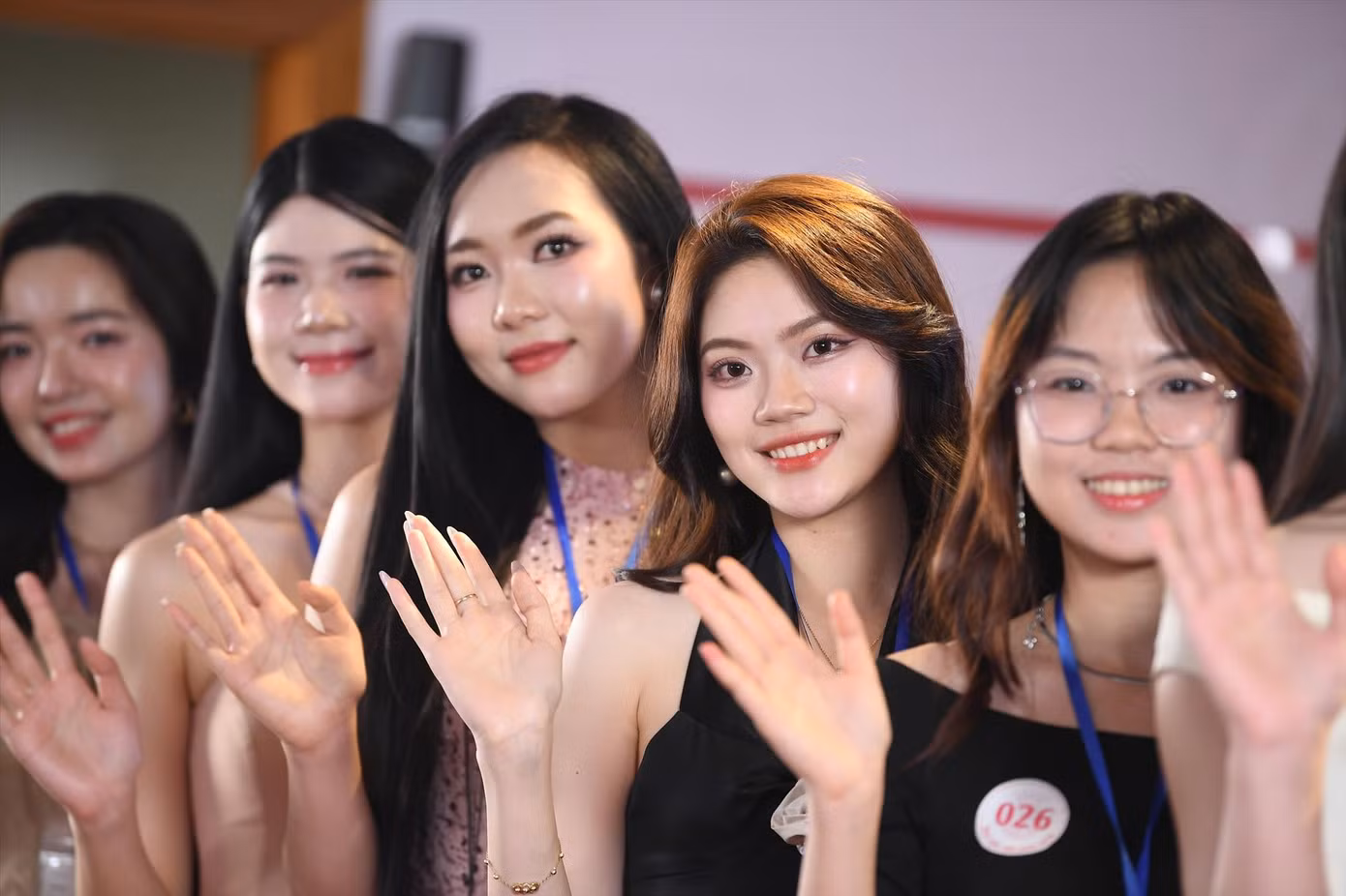 Những gương mặt đầu tiên được chọn đi tiếp vào vòng trong.