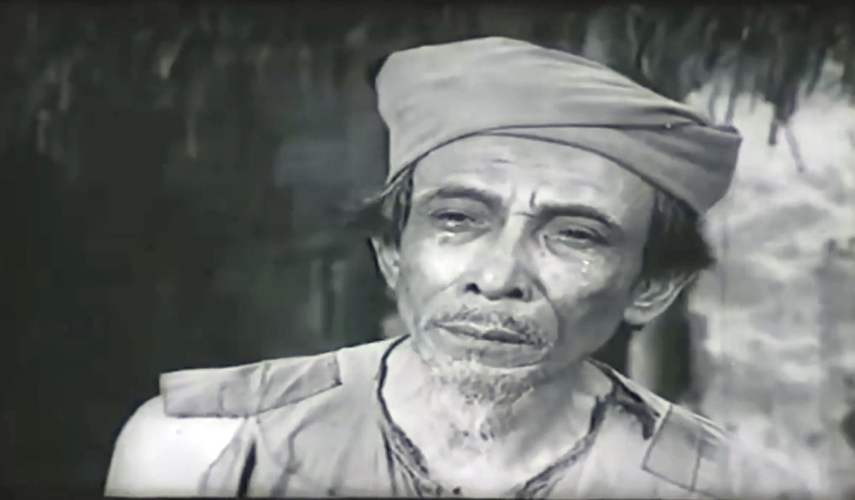 Nhà văn Kim Lân trong vai Lão Hạc. Nhà văn Kim Lân trong vai Lão Hạc.