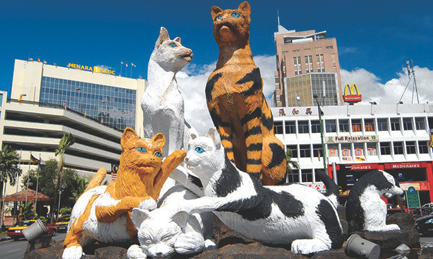 Một tác phẩm điêu khắc mèo ở Kuching