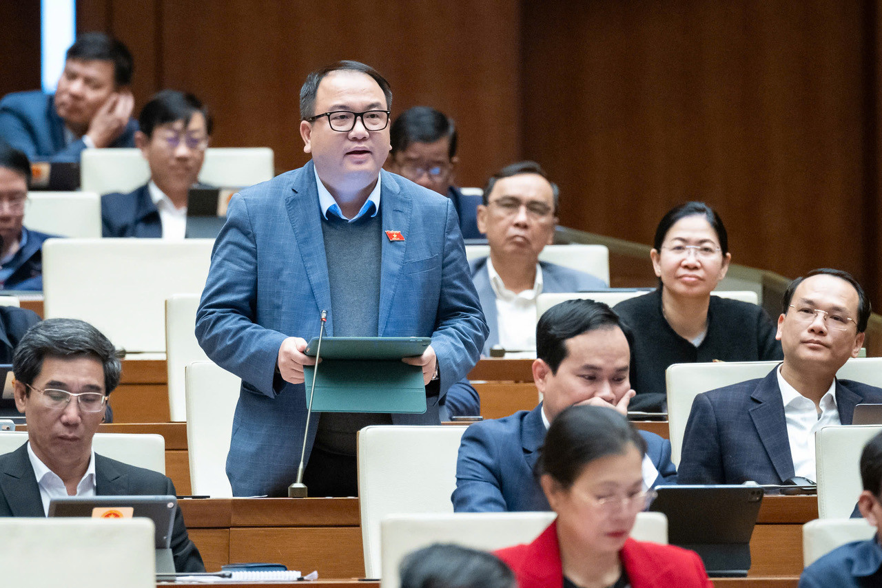 TS. Phạm Trọng Nghĩa là nghiên cứu sinh sau tiến sĩ về Quản trị toàn cầu tại Đại học Princeton, Mỹ (2015-2016) và tại Đại học Oxford, Vương quốc Anh (2016-2017). TS. Phạm Trọng Nghĩa là nghiên cứu sinh sau tiến sĩ về Quản trị toàn cầu tại Đại học Princeton, Mỹ (2015-2016) và tại Đại học Oxford, Vương quốc Anh (2016-2017).