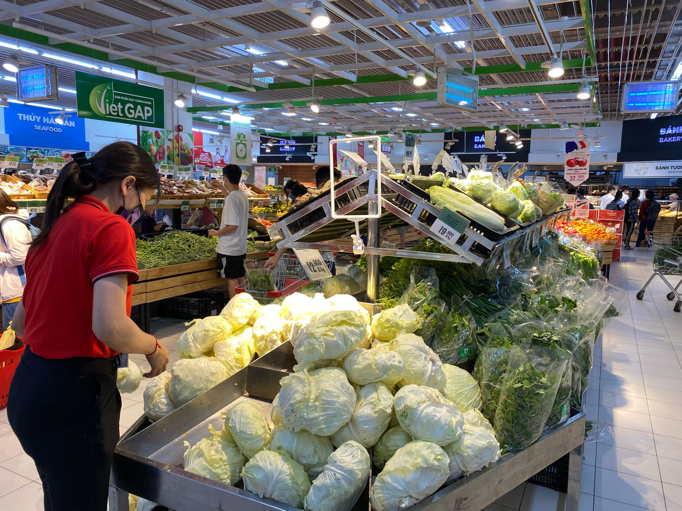 Giá xăng đã giảm 30%, nhưng giá cả hàng hóa giảm chưa tương ứng Ảnh: Thuỳ Dương