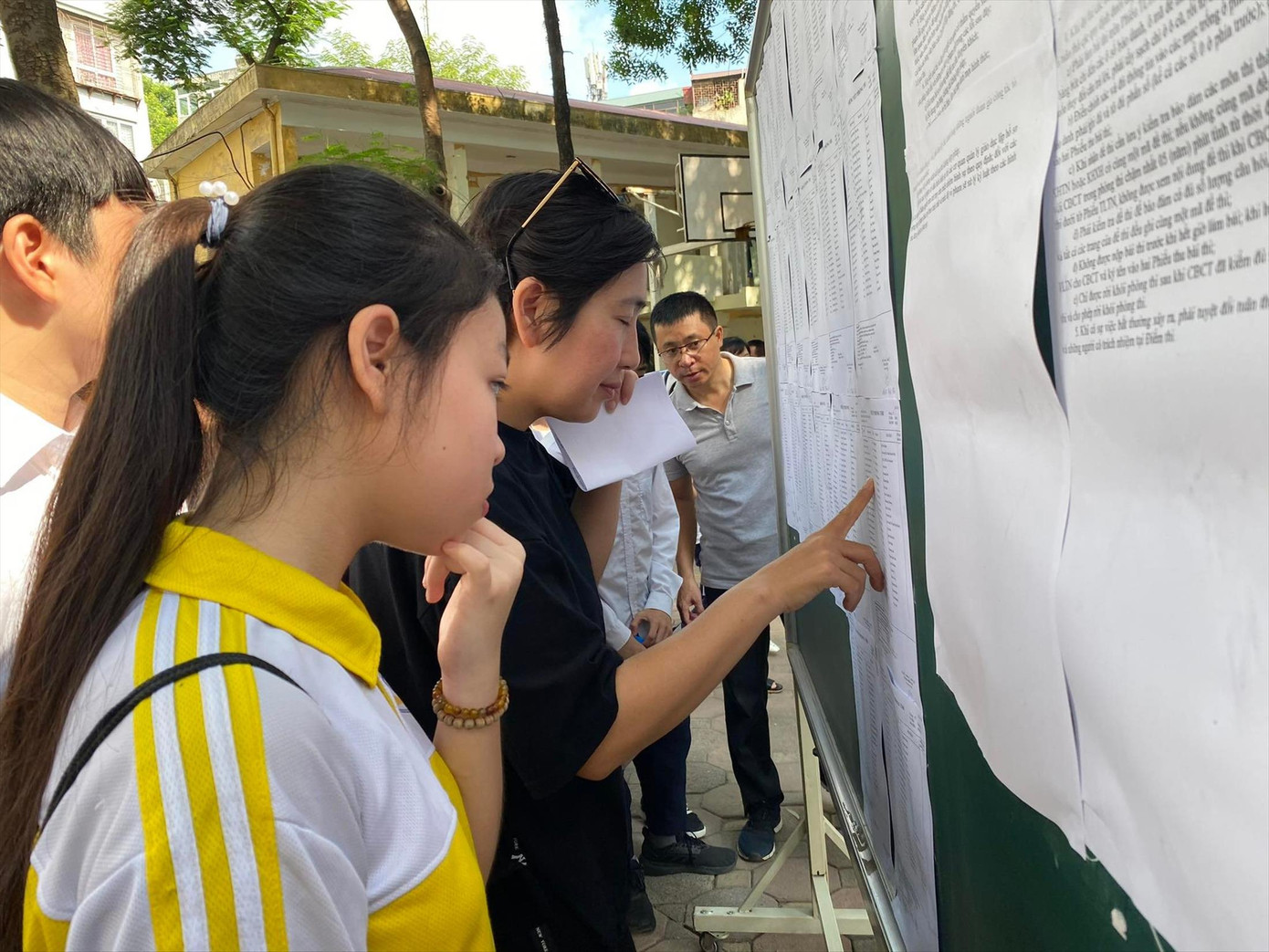 Học sinh lớp 10 năm nay muốn đổi môn học phải đợi kết thúc năm học Học sinh lớp 10 năm nay muốn đổi môn học phải đợi kết thúc năm học