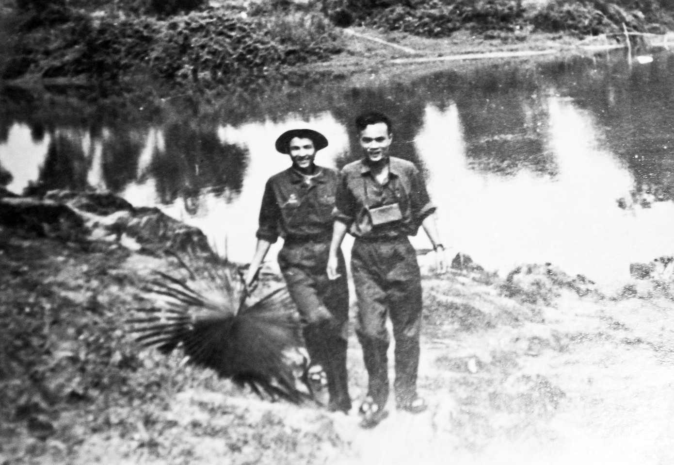 Phóng viên Tâm Tâm và Phạm Hậu ở chiến trường Phóng viên Tâm Tâm và Phạm Hậu ở chiến trường