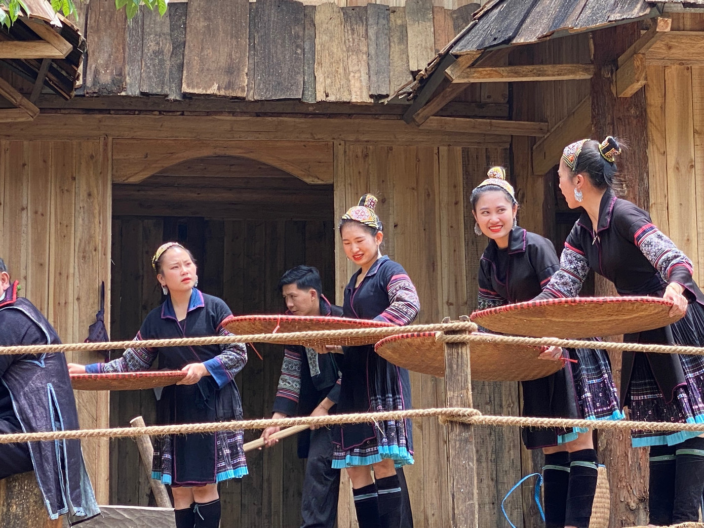 Một tiết mục trong “Cát Cát Show” Một tiết mục trong “Cát Cát Show”