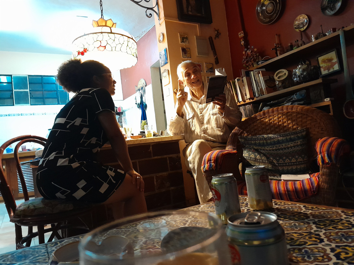 Nhà thơ Waldo Leyva đọc thơ