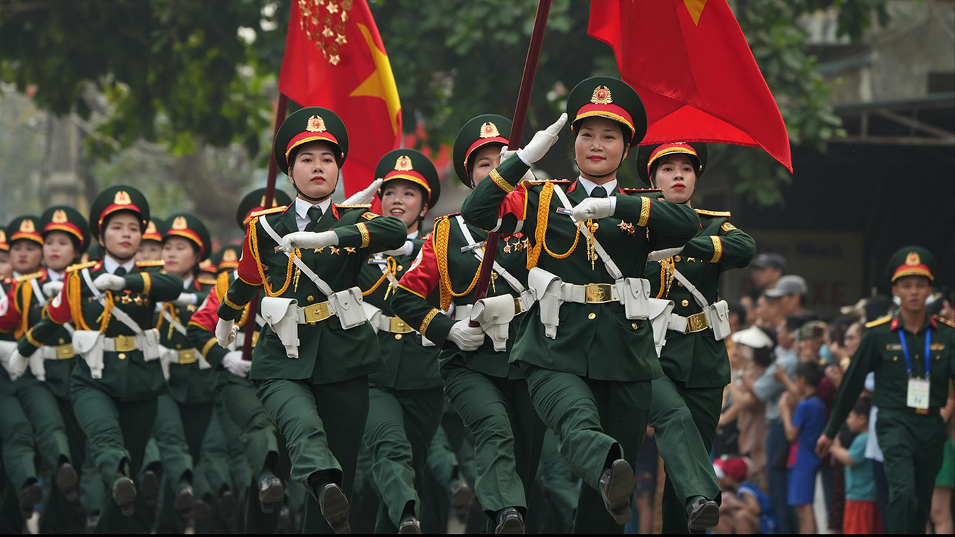 Khối đội hình diễu binh, diễu hành tổng duyệt trên đường phố thành phố Điện Biên Phủ sáng 5/5. Ảnh: Hoàng Mạnh Thắng Khối đội hình diễu binh, diễu hành tổng duyệt trên đường phố thành phố Điện Biên Phủ sáng 5/5. Ảnh: Hoàng Mạnh Thắng