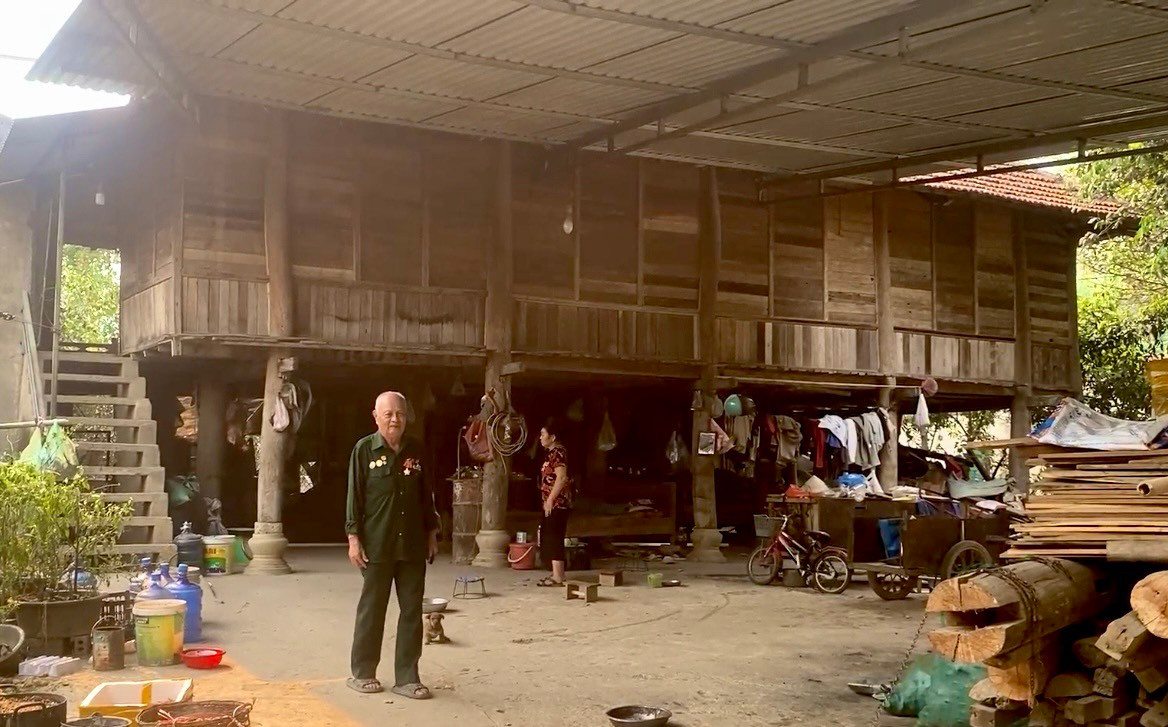 Căn nhà sàn nơi cụ Cà Văn An sinh sống