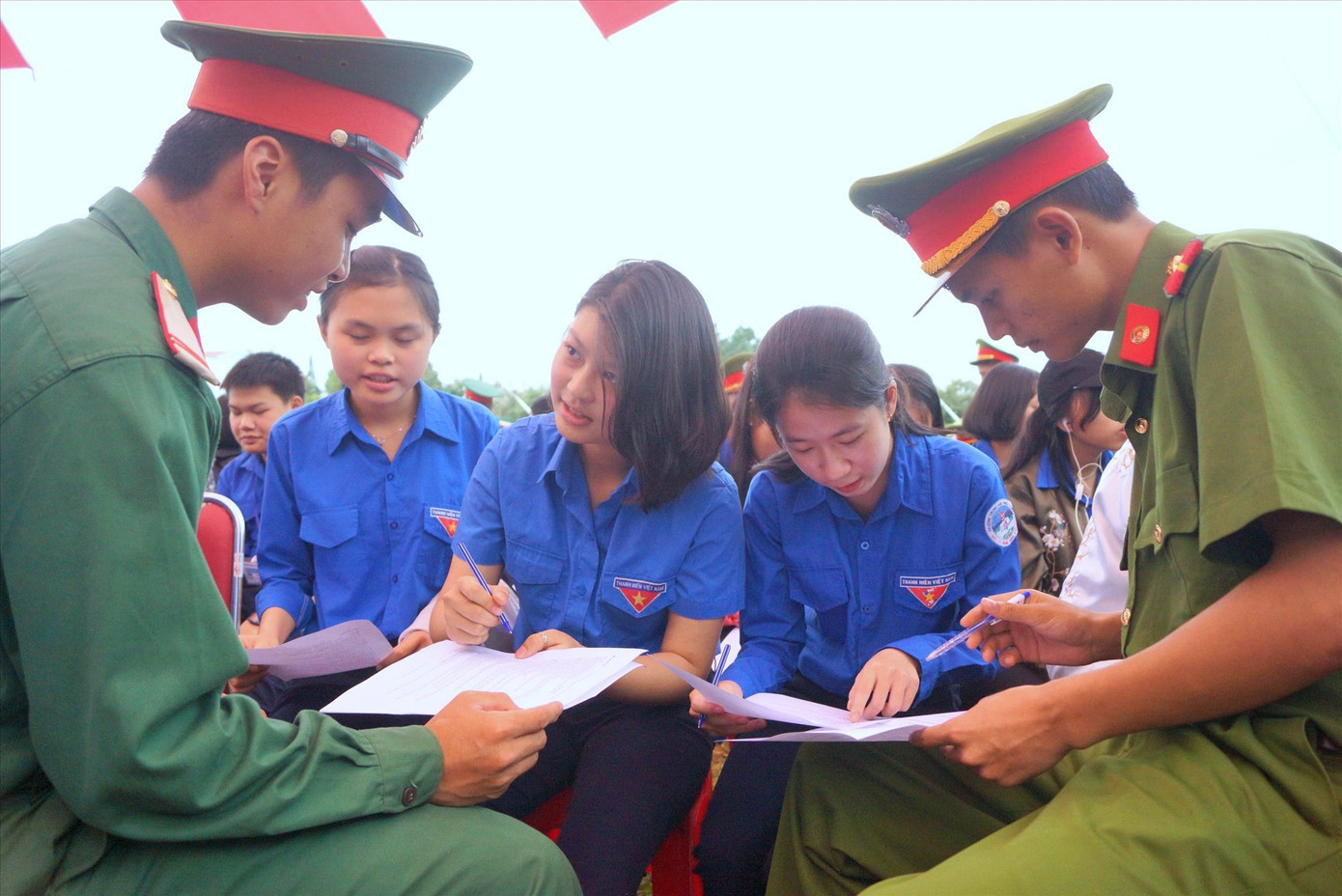 Chiến sĩ Quân đội, Công an và ĐVTN Gia Lai trong Ngày hội Thanh niên với văn hóa giao thông. ẢNH: NGUYỄN MINH Chiến sĩ Quân đội, Công an và ĐVTN Gia Lai trong Ngày hội Thanh niên với văn hóa giao thông. ẢNH: NGUYỄN MINH