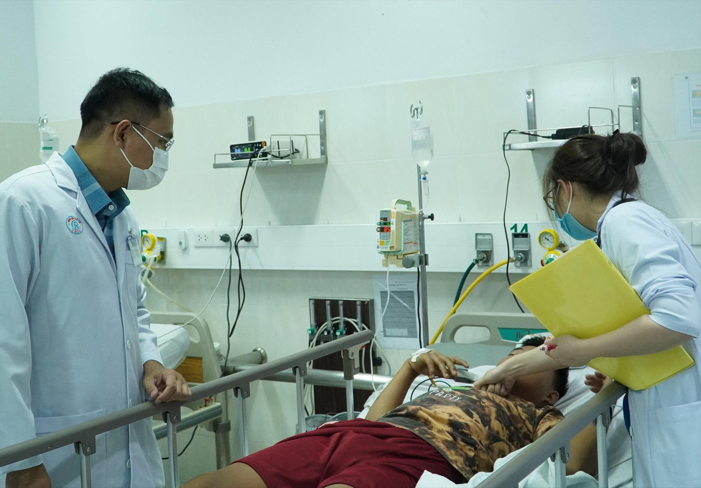 Bệnh nhân ngộ độc Botulinum đang được điều trị tại Bệnh viện Chợ Rẫy Ảnh: BVCC Bệnh nhân ngộ độc Botulinum đang được điều trị tại Bệnh viện Chợ Rẫy Ảnh: BVCC