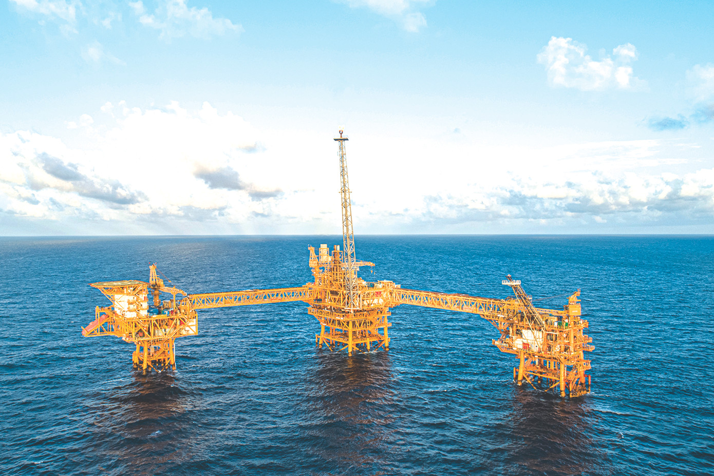 Giàn khai thác mỏ Sư Tử Trắng Giàn khai thác mỏ Sư Tử Trắng