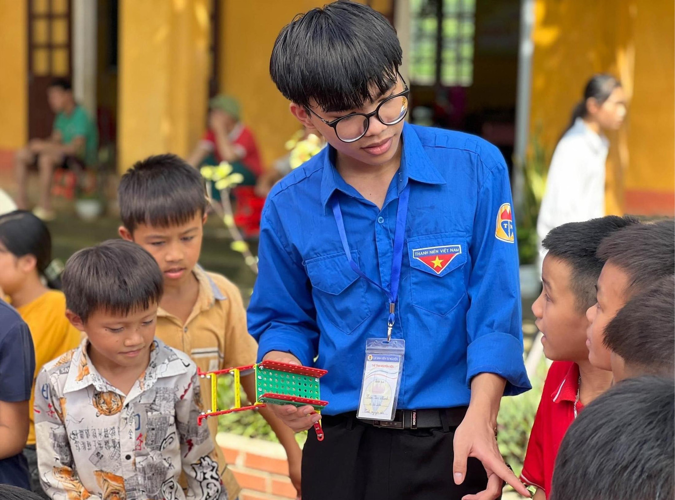 Thành viên CLB Sinh viên Tự nguyện, Trường Đại học Khoa học Tự nhiên, ĐHQG Hà Nội tích cực tham gia hoạt động cộng đồng.
