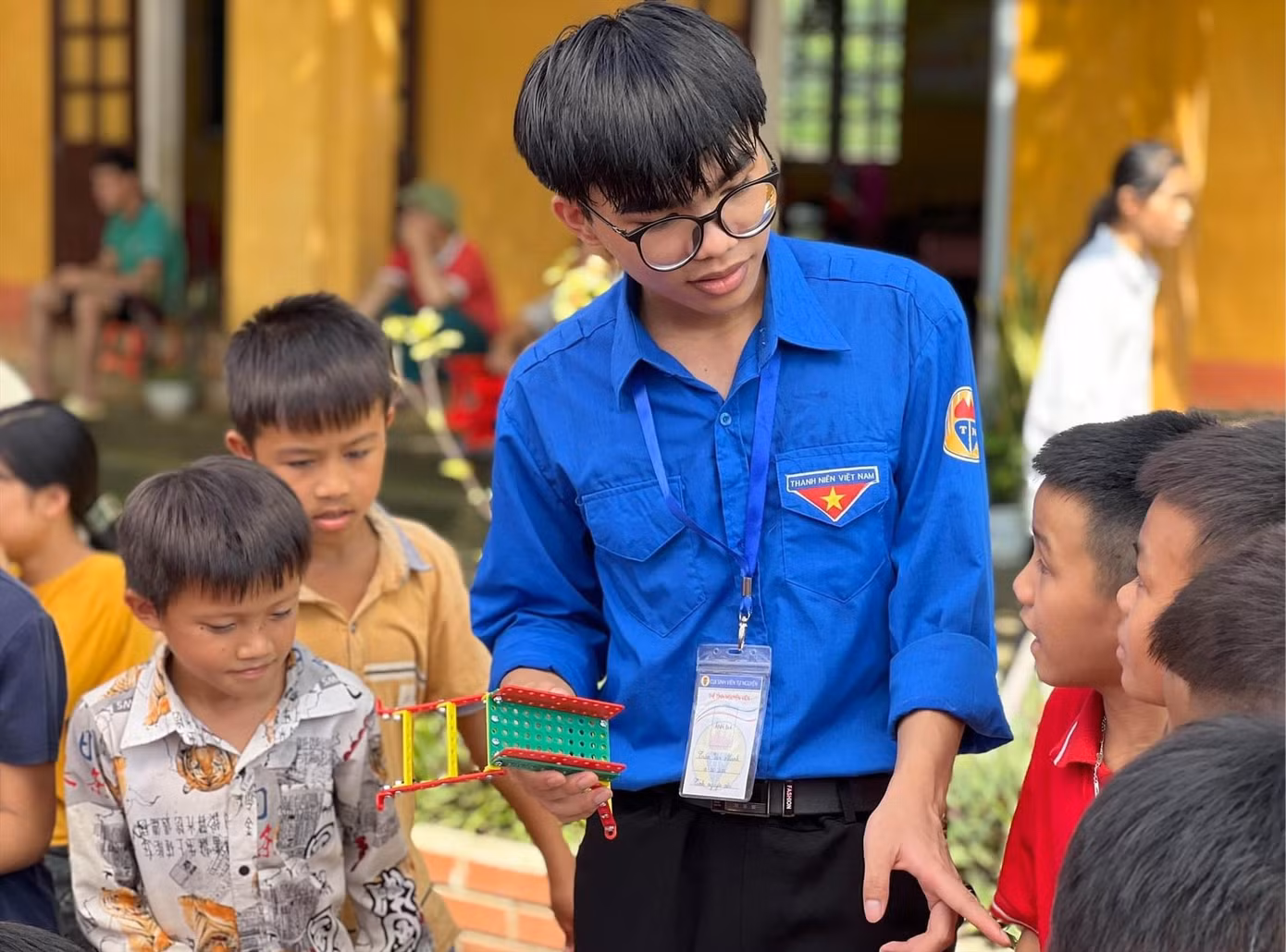 Thành viên CLB Sinh viên Tự nguyện, Trường Đại học Khoa học Tự nhiên, ĐHQG Hà Nội tích cực tham gia hoạt động cộng đồng.
