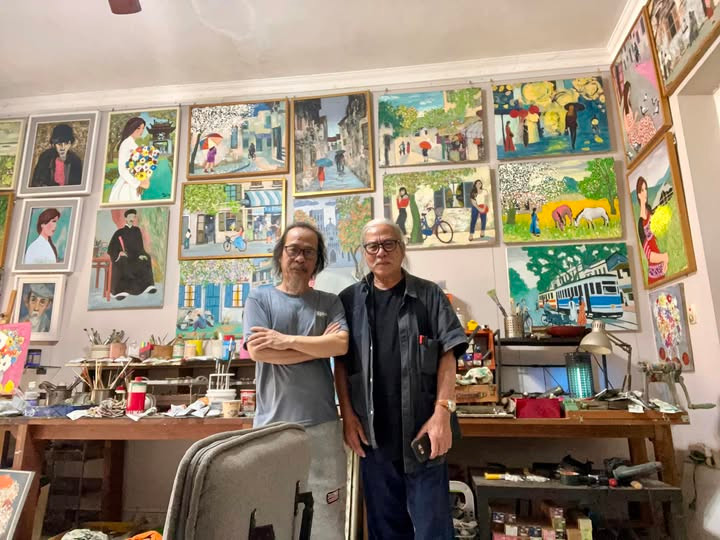 Họa sĩ Bùi Thanh Phương (trái) và tác giả Họa sĩ Bùi Thanh Phương (trái) và tác giả
