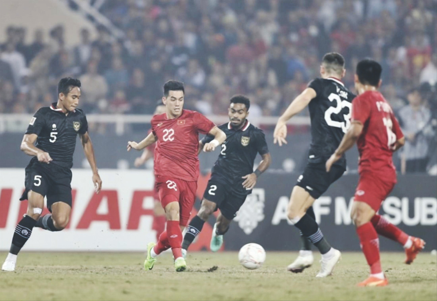 Sân nhà Mỹ Đình sẽ là điểm tựa để đội tuyển Việt Nam đánh bại Indonesia? Ảnh: Anh Đoàn