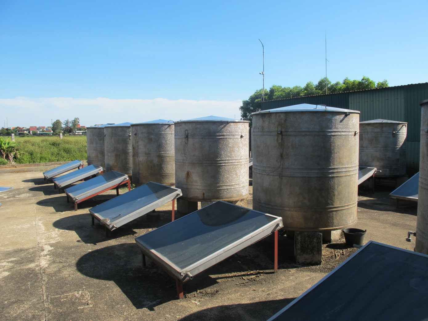 Mô hình làm nước mắm sử dụng năng lượng mặt trời ở HTX Thiên Phú Mô hình làm nước mắm sử dụng năng lượng mặt trời ở HTX Thiên Phú