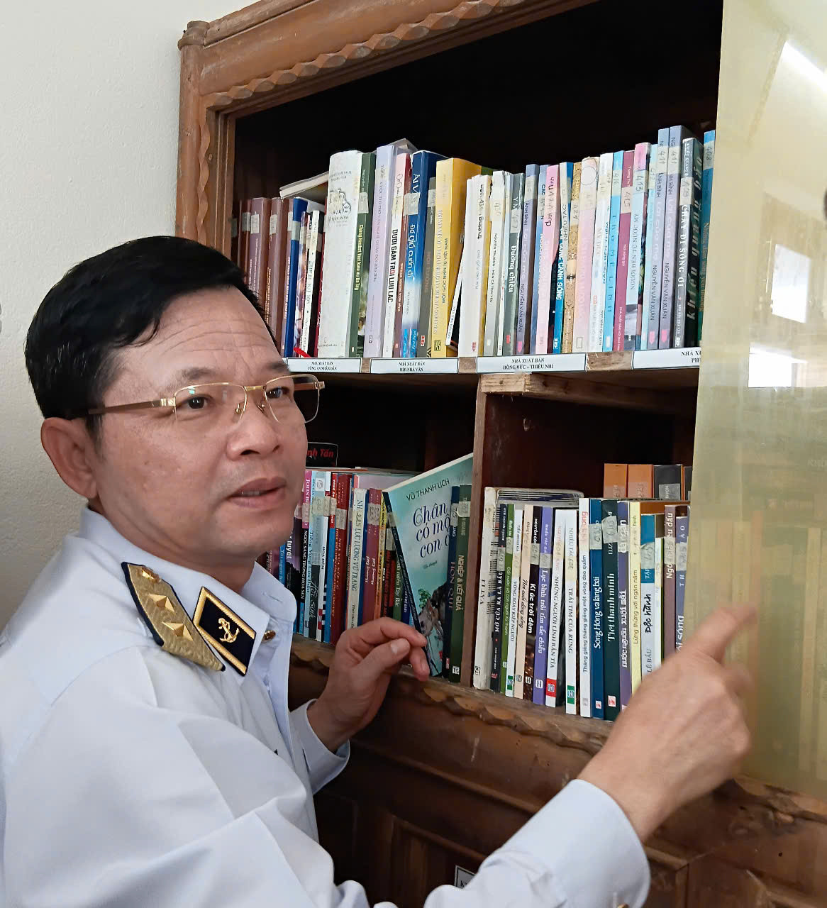 Ở Trường Sa, sách như cây xanh ảnh 3