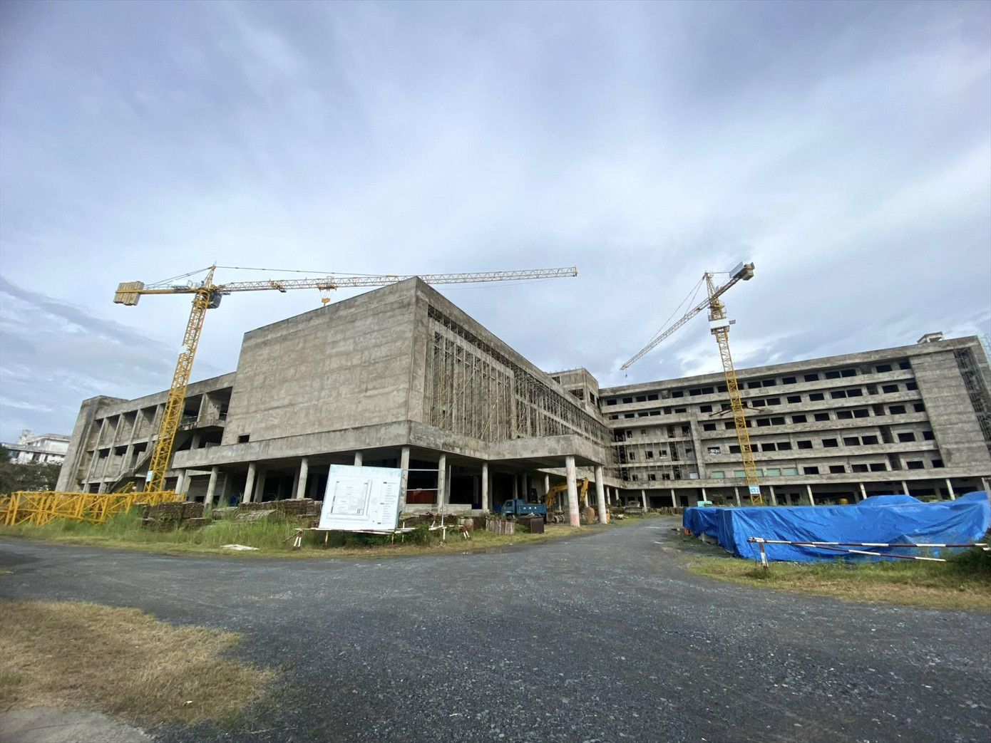 Công trình Bệnh viện Ung Bướu TP Cần Thơ gần như ngừng thi công Ảnh: N.H Công trình Bệnh viện Ung Bướu TP Cần Thơ gần như ngừng thi công Ảnh: N.H