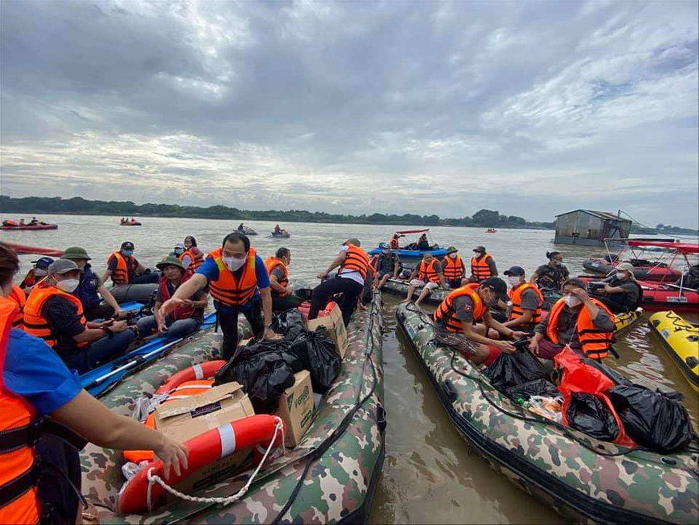 Hội LHTN TP Hà Nội tổ chức diễn tập cứu hộ, cứu nạn sông nước. Hội LHTN TP Hà Nội tổ chức diễn tập cứu hộ, cứu nạn sông nước.