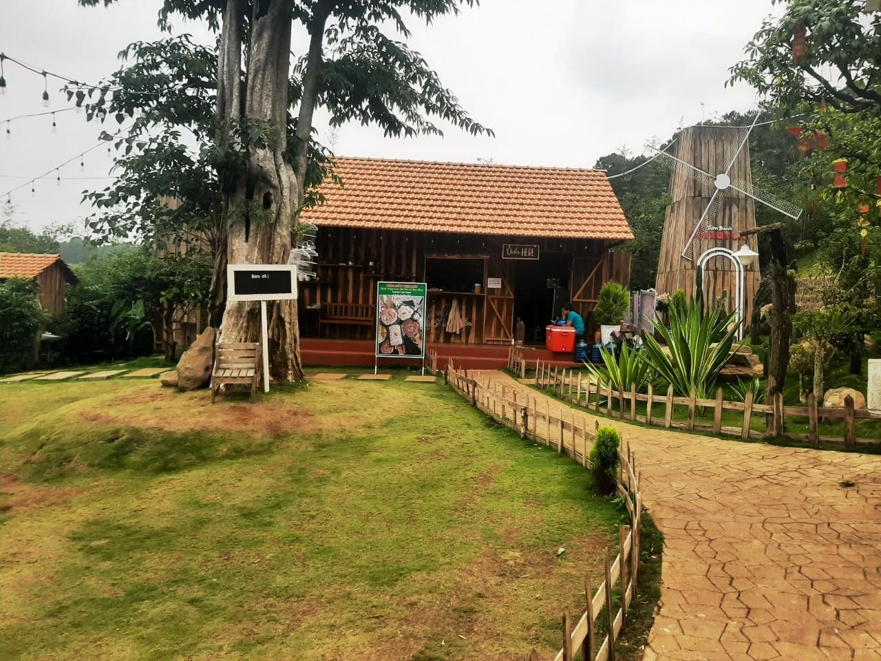 Nhiều công trình khá kiên cố được chủ đầu tư cho xây dựng trên đất trồng cây lâu năm