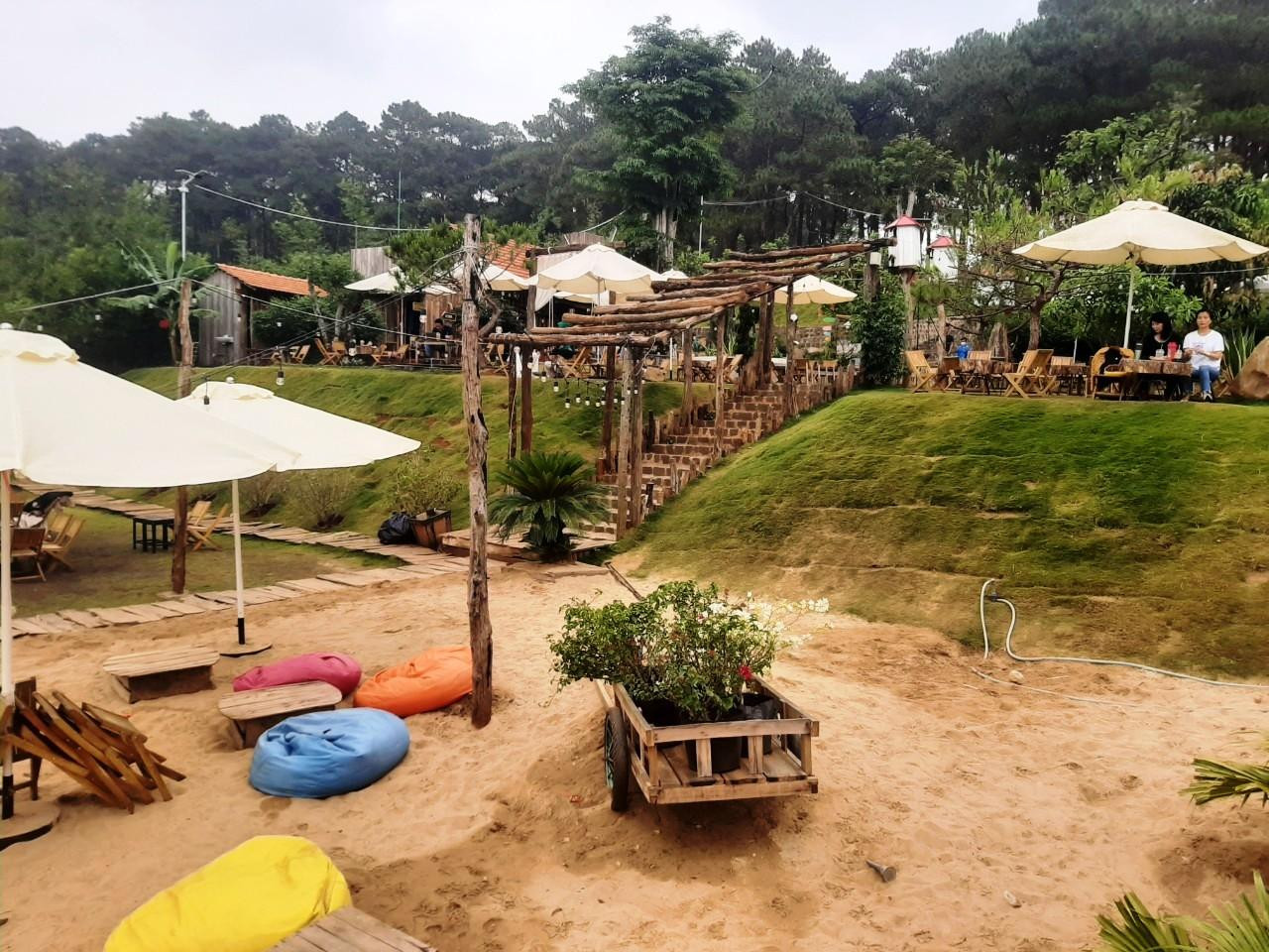 Khi hoạt động, quán thu hút rất đông du khách