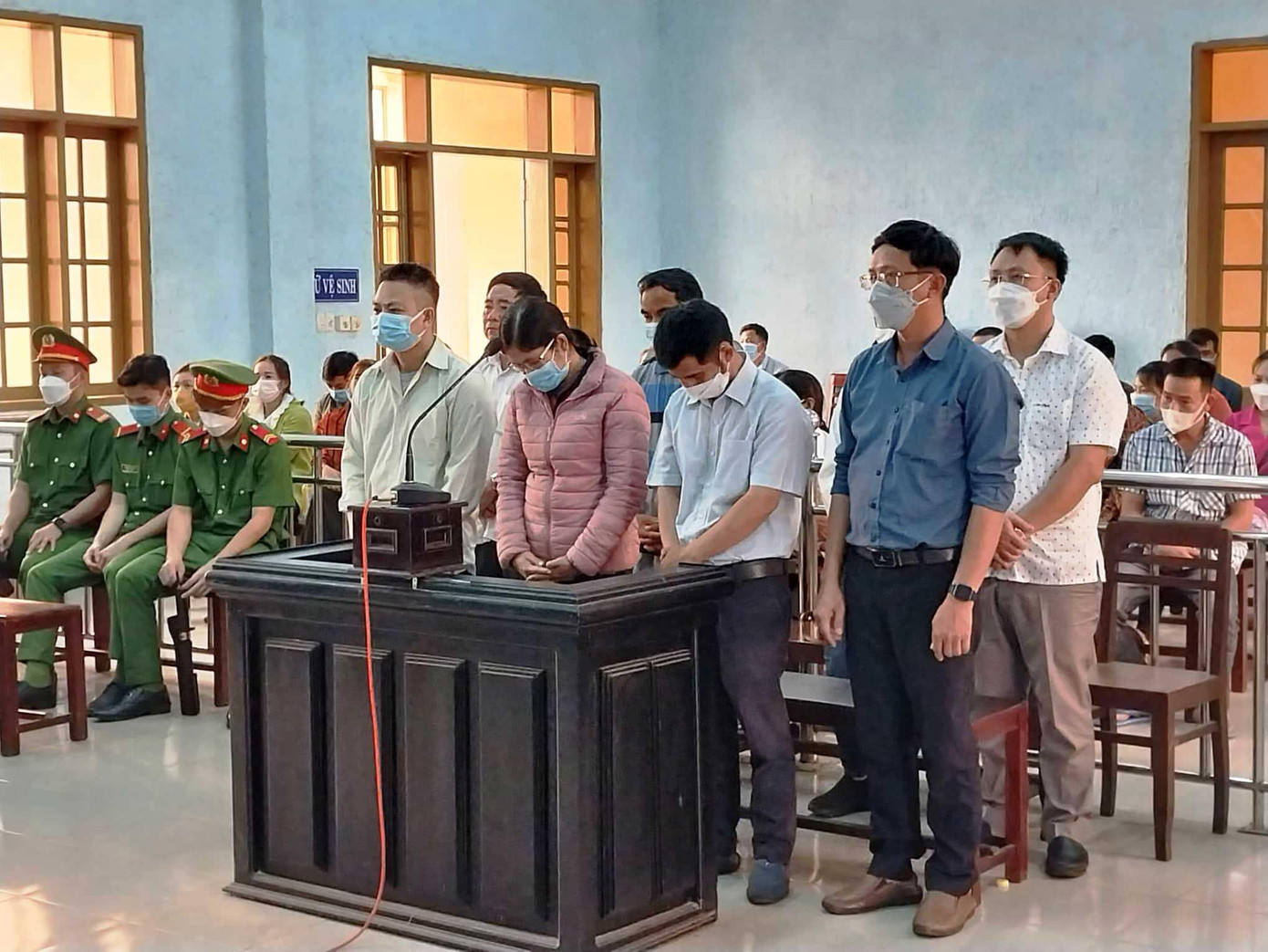 Các bị cáo tại phiên tòa.