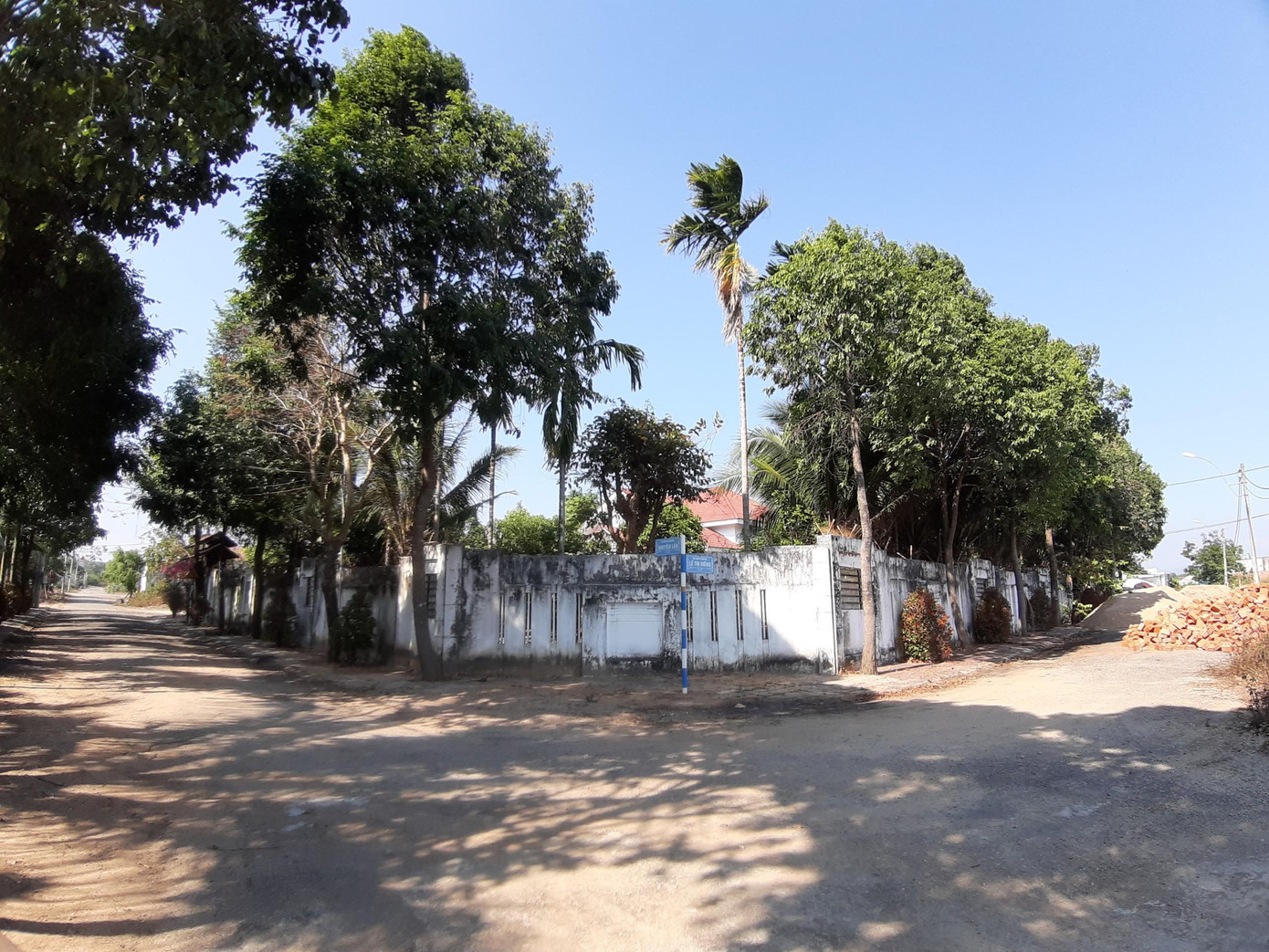 Lô đất có 4 mặt tiền của vợ cựu Bí thư Thành ủy Kon Tum Lô đất có 4 mặt tiền của vợ cựu Bí thư Thành ủy Kon Tum