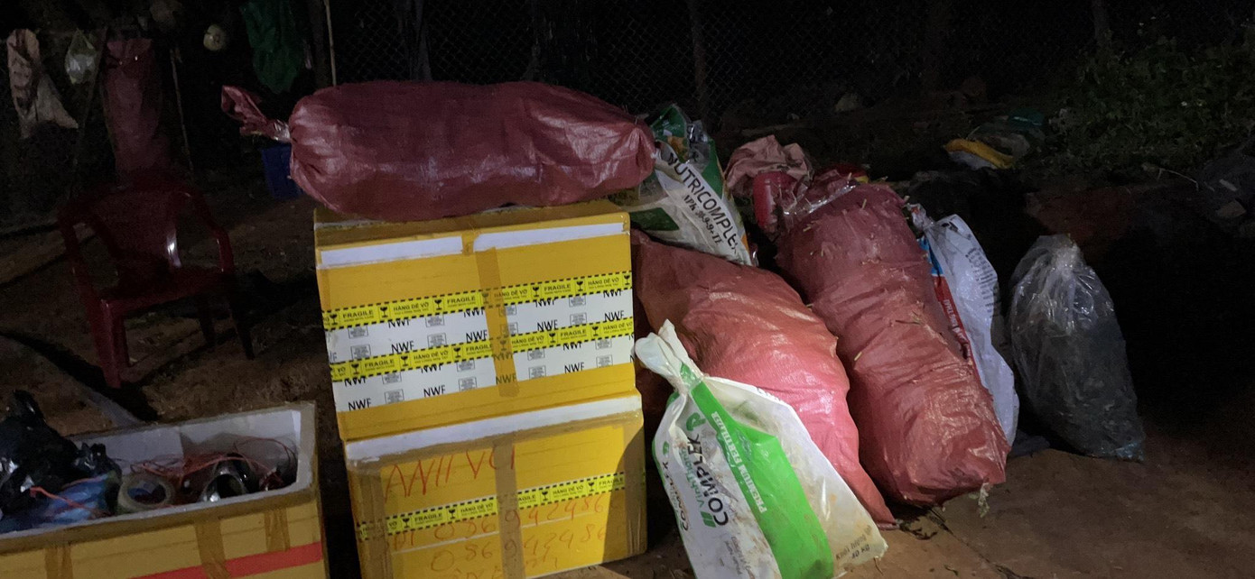 Hàng chục kg cần sa gồm gốc rễ, lá, cành, thân cần sa tại nhà Hồ Văn Anh Hàng chục kg cần sa gồm gốc rễ, lá, cành, thân cần sa tại nhà Hồ Văn Anh