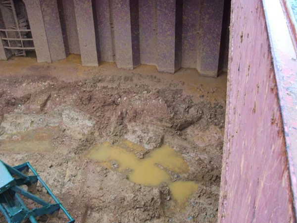 Quặng nickel “hóa lỏng” trong hầm sà lan