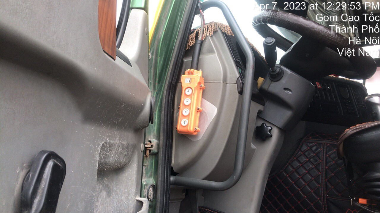 Điều kiển kích thủy lực nâng hạ. Điều kiển kích thủy lực nâng hạ.