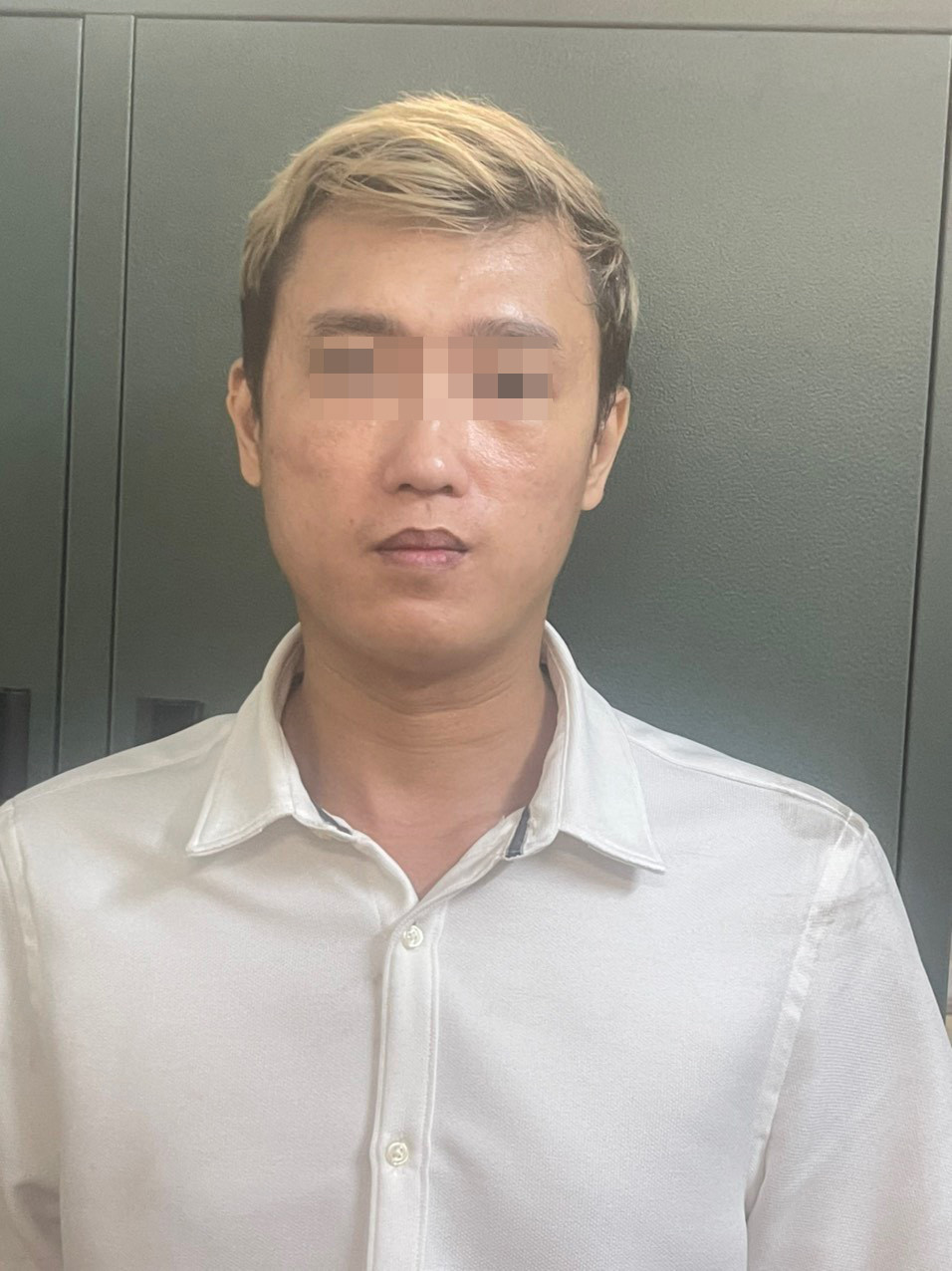 Thắng tại cơ quan công an. Thắng tại cơ quan công an.