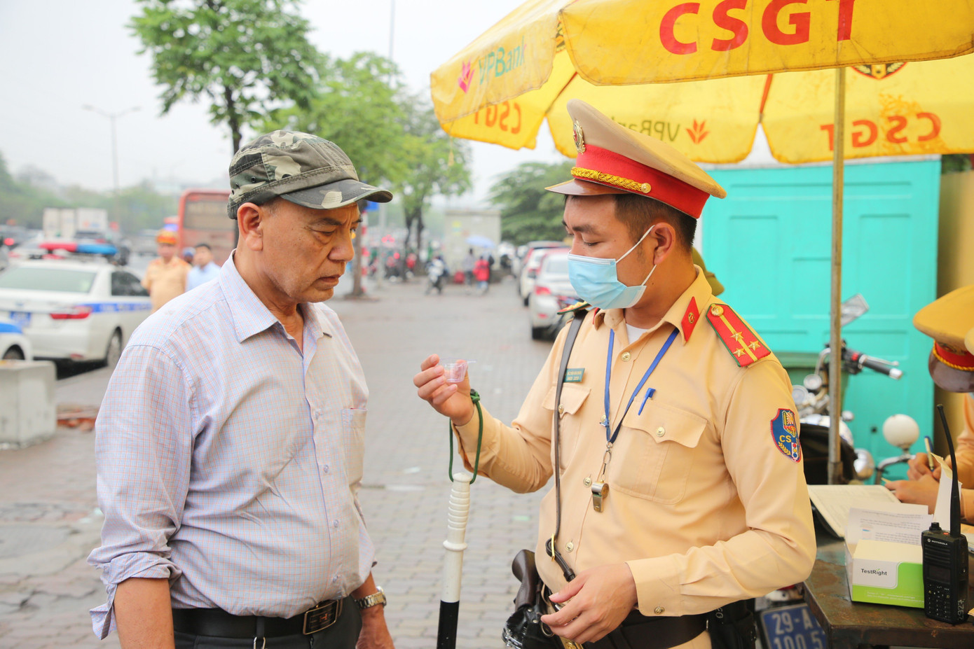 Các mẫu test nhanh bằng nước tiểu.