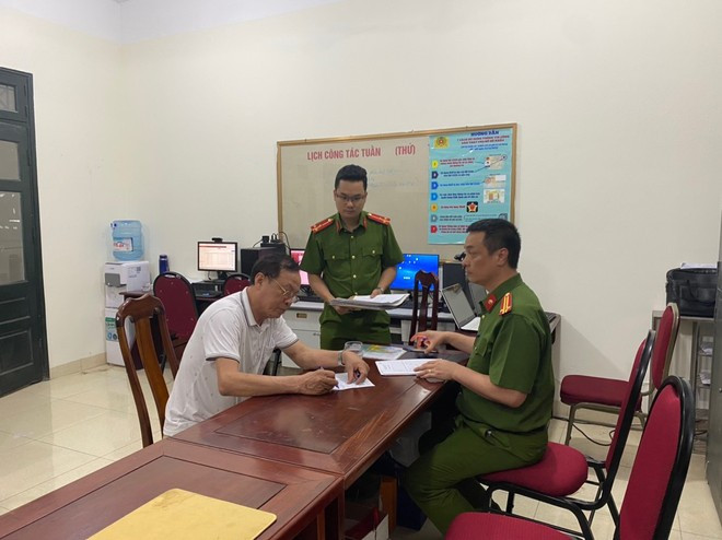 Ông Vĩnh tại cơ quan công an.