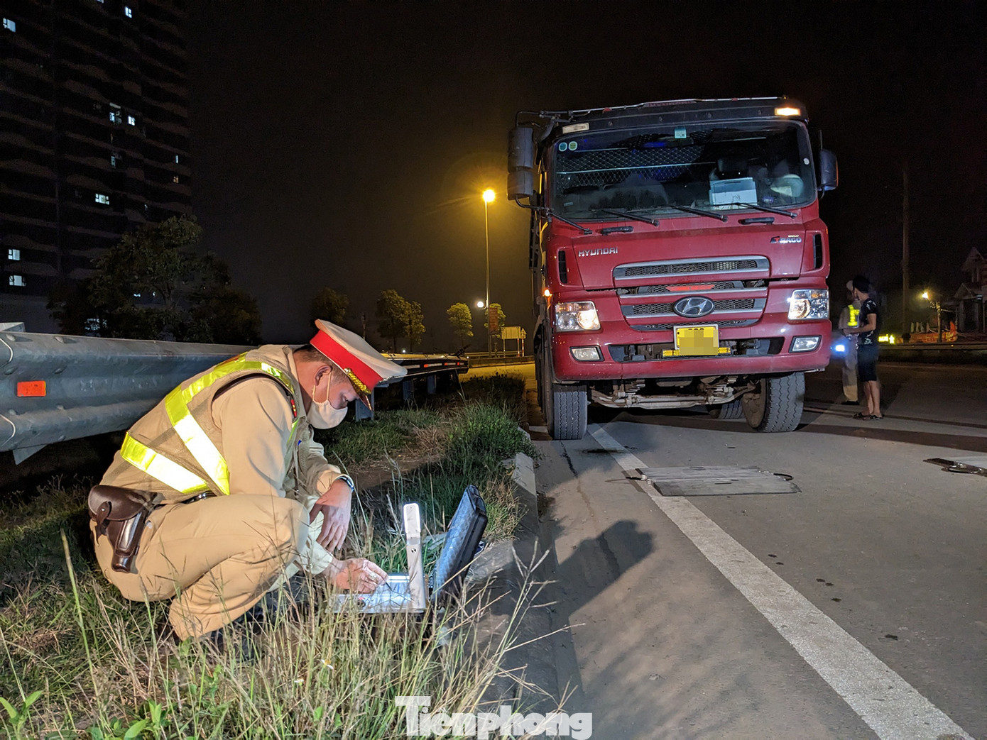 Tổ công tác cân tải trọng tại chỗ.