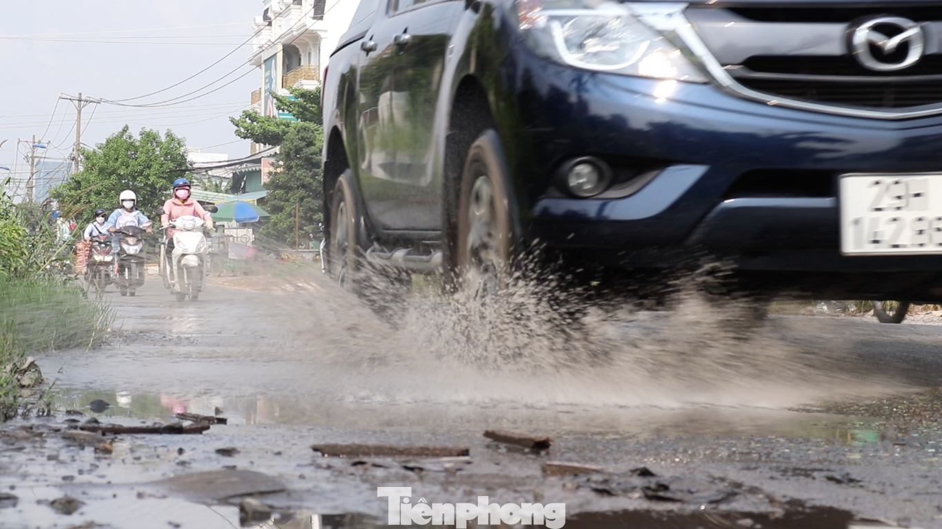 Đoạn đường ngập úng sau mưa do chưa có hệ thống thoát nước. Đoạn đường ngập úng sau mưa do chưa có hệ thống thoát nước.